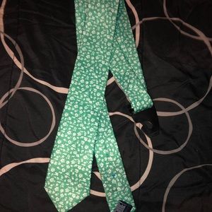 Nautica Light Greeen and White Floral Tie NWOT